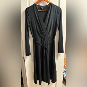 WhoWhatWear Black long Sleeve dress with Tie, size small.